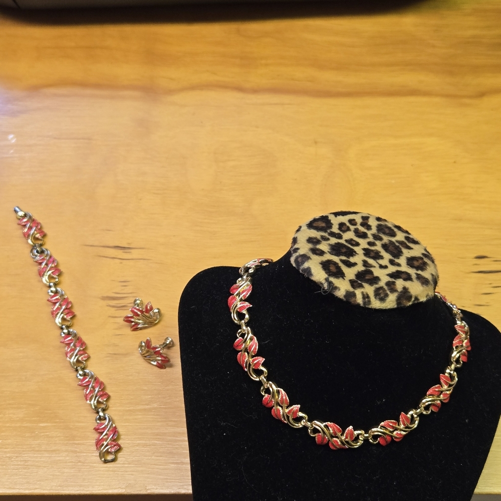 Coro vintage gold tone bracelet, clip on earrings, necklace set